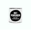 Cadeaublikje met de tekst “Met pensioen. Niks moet lekker niksen mag”