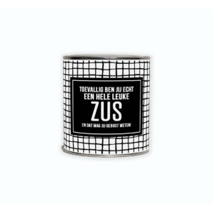 Kadoblikje met de tekst “Toevallig ben jij echt een hele leuke zus en dat mag jij gerust weten!”