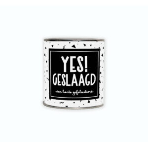 Cadeaublikje met de tekst “Yes geslaagd! van harte gefeliciteerd!”