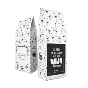 Wijncadeautje met de tekst ‘Ik vind dat wij samen heel goed wijn kunnen drinken’ inclusief wijn, popcorn en viltje.